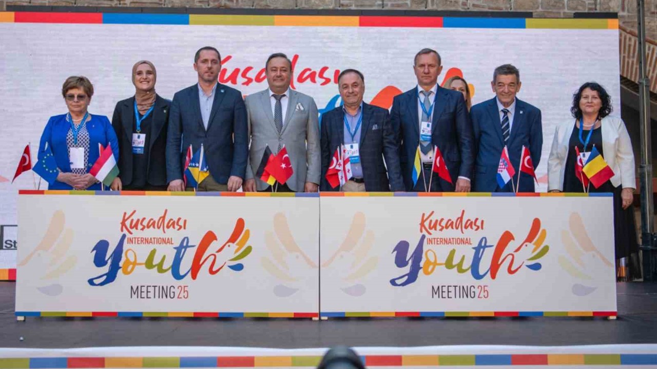 Kuşadası’ndan dünyaya barış, kardeşlik ve dostluk mesajları yollandı
