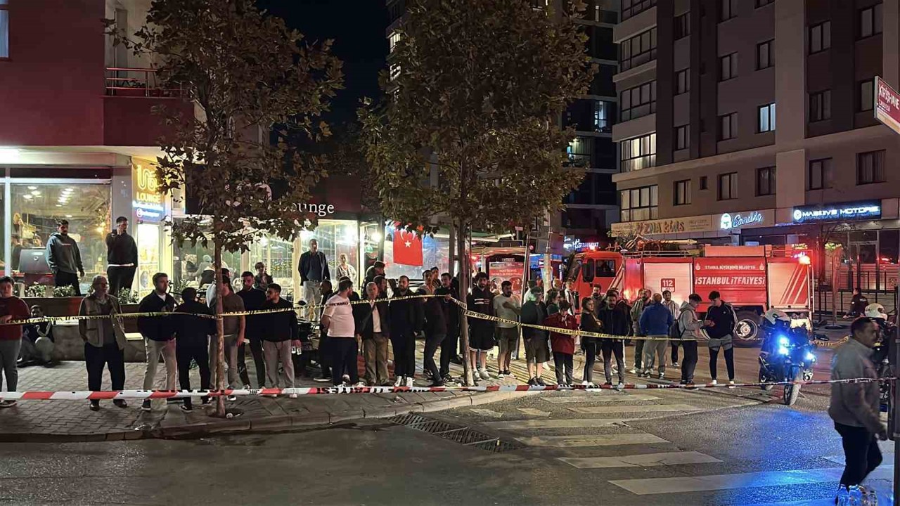 Ümraniye’de nalbur dükkanında çıkan yangın korkuttu
