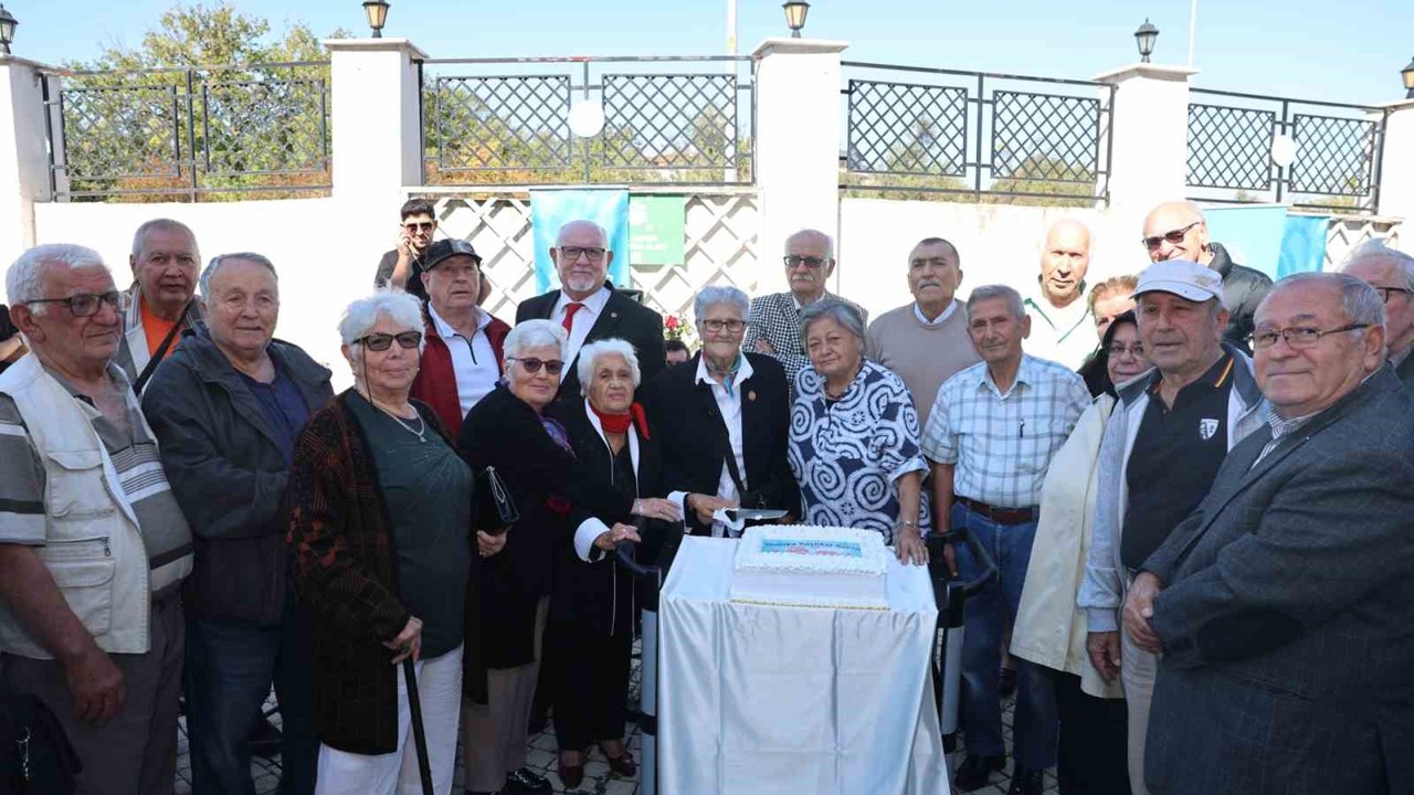 Nilüfer’de Yaşlılar Günü’nde kalpler gençleşti
