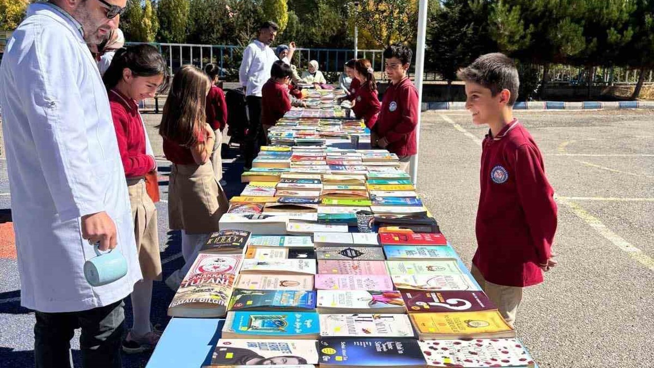 Aydıntepe’de ’Kültür ve Sohbet Odası’ yapımına destek amaçlı kitap fuarı düzenlendi
