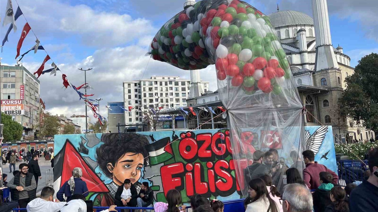 Bağcılar’da Gazze’deki kız çocukları için balonlar uçuruldu
