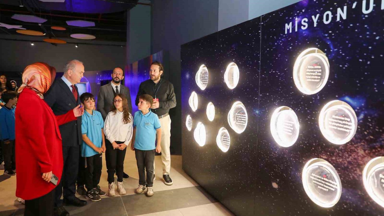 Türkiye’nin uzay yolculuğu anlatılıyor
