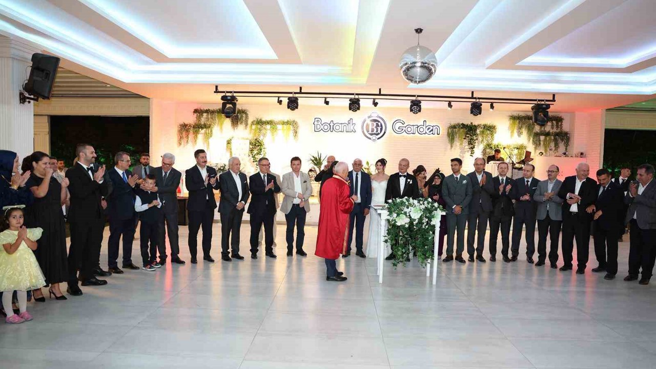 Siyaset, medya ve iş dünyasını buluşturan düğün
