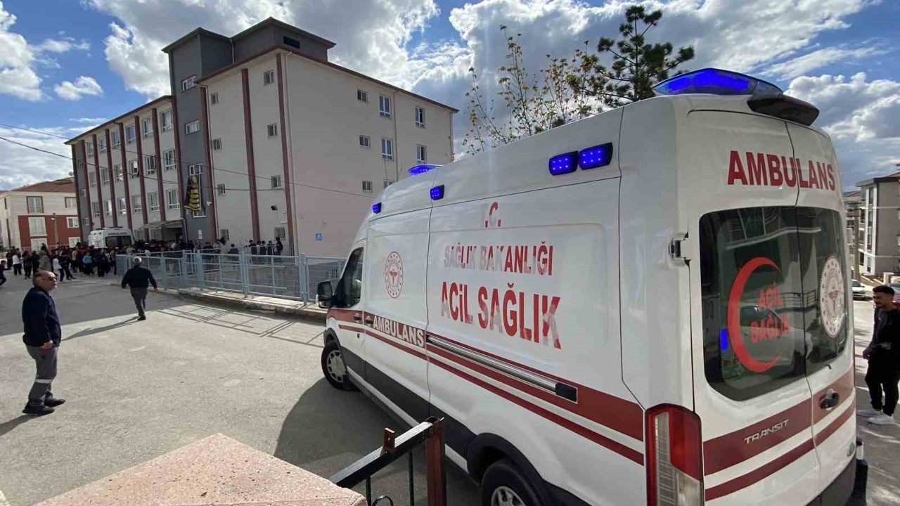 Tavuk döner yiyen öğrenciler hastanelik oldu
