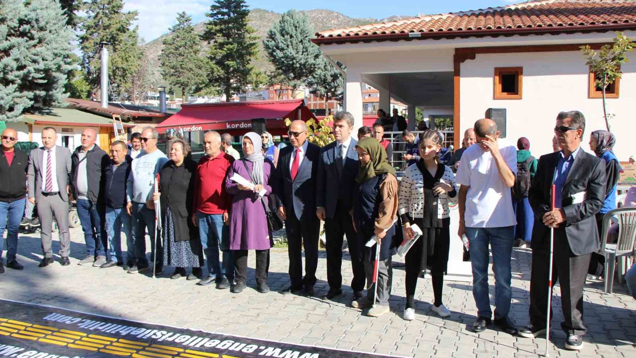 Amasya’da görme engellilere beyaz baston dağıtıldı
