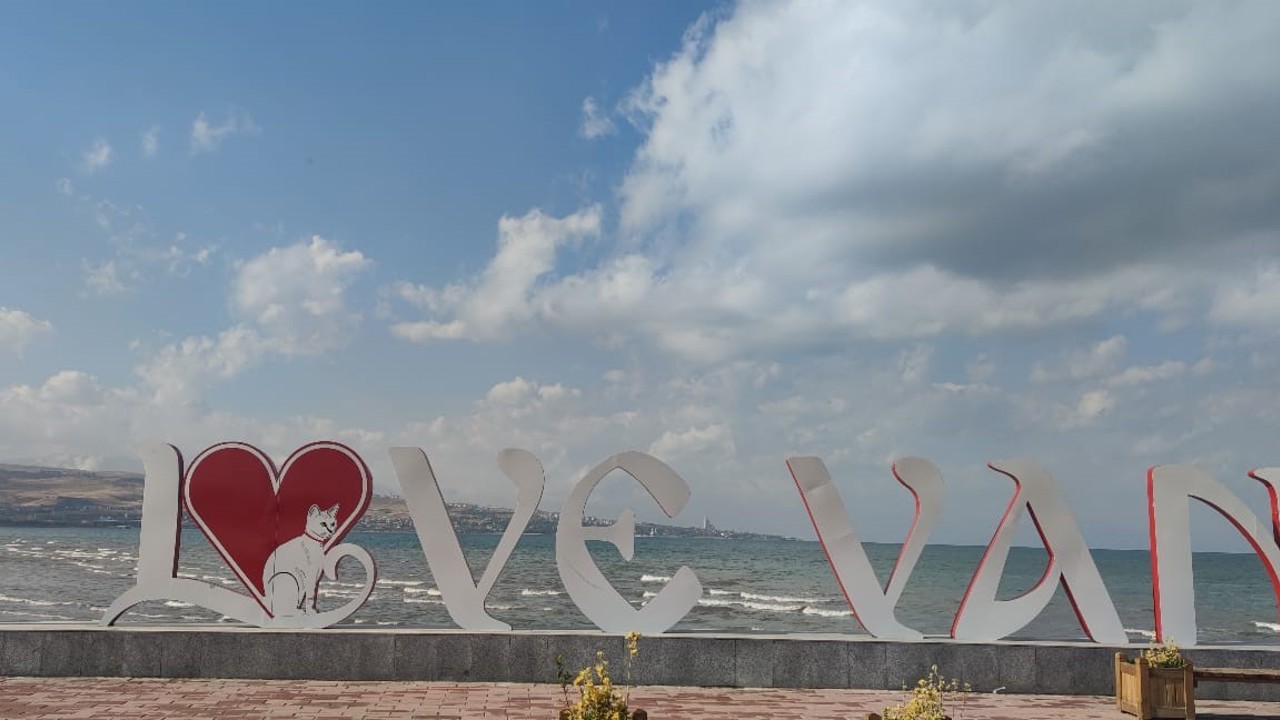 Artos Dağı’nın zirvesine mevsimin ilk karı düştü

