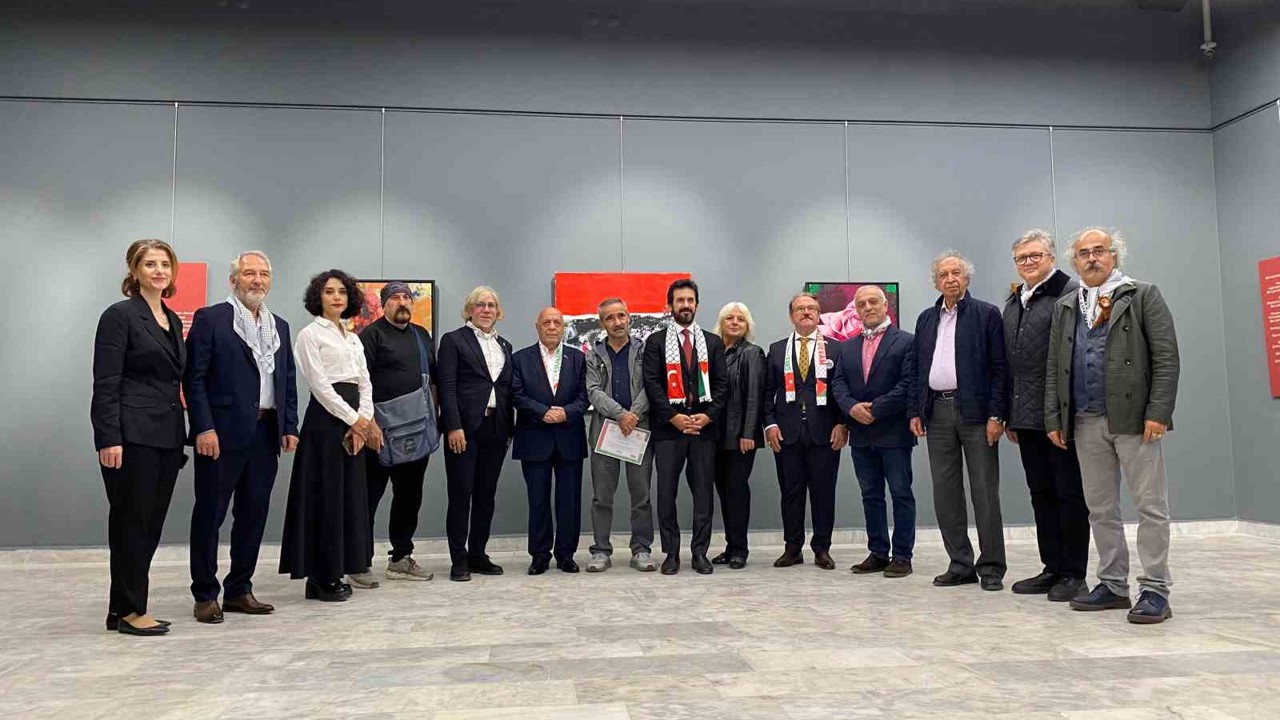 ‘’Bütün Renkler Gazze’ye’ Bağış Sergisi sanatseverlerle buluştu
