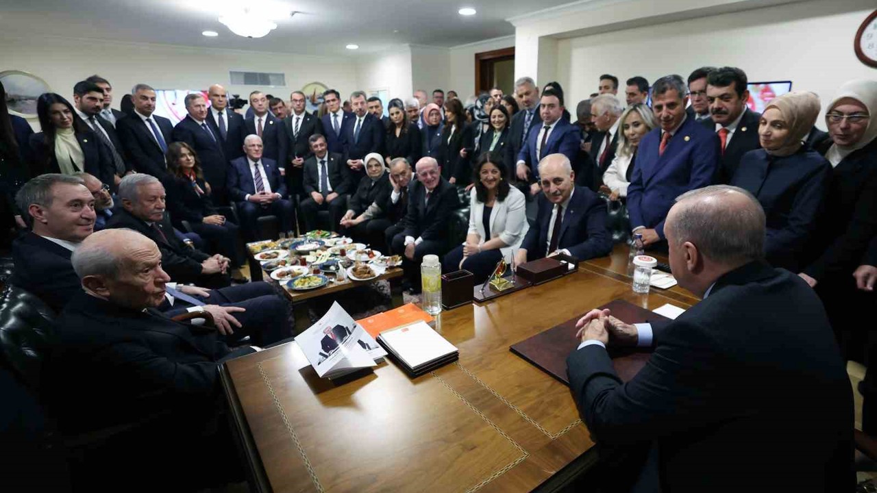 Cumhurbaşkanı Erdoğan, TBMM’de siyasi parti genel başkanları ile görüştü
