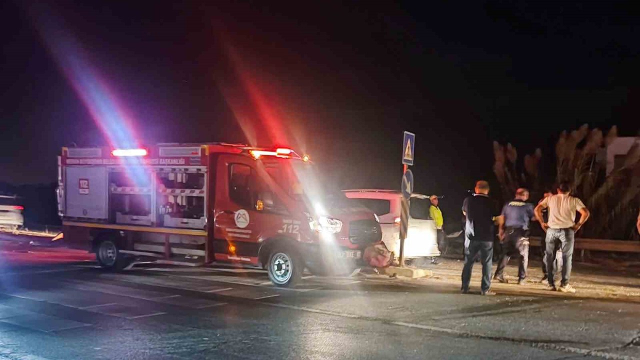 Mersin’de iki otomobil çarpıştı: 1 ölü, 4 yaralı
