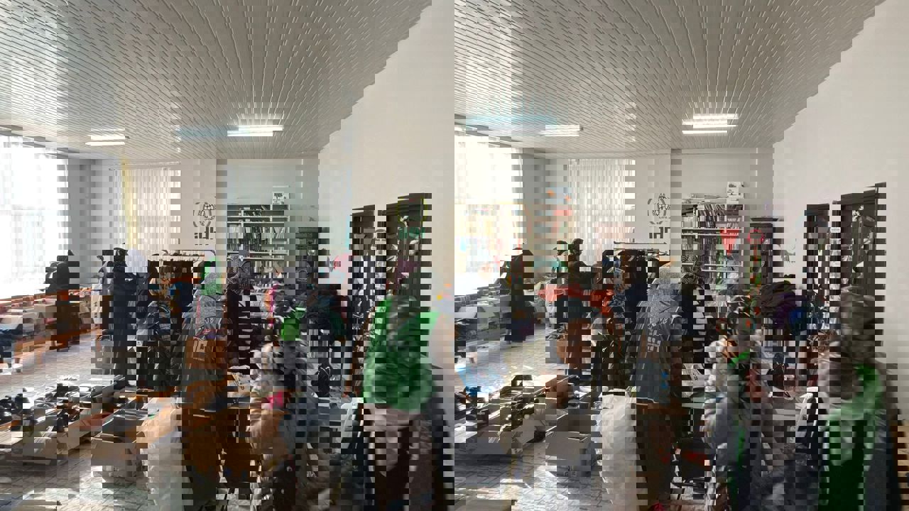 Malatya İHH’dan Yetim, İhtiyaç Sahibi ve Mülteci Ailelere Kışlık Mont ve Kıyafet Desteği