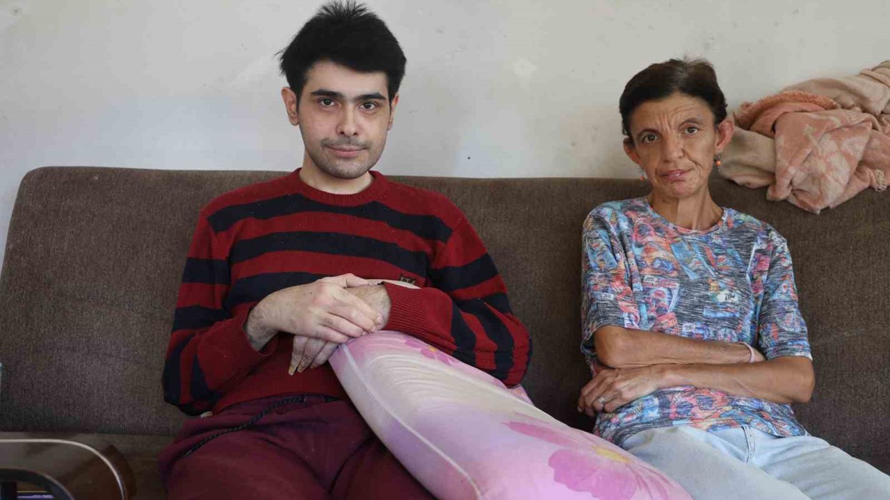 3 yıl sonra duş alıp, tıraş olan Barış’ın annesi, evladının yuva kurması hayaliyle yaşıyor
