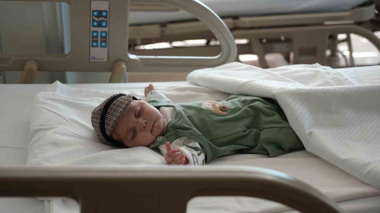 10 aylık Mahmoud’un Filistin’den Antalya’ya zorlu karaciğer nakil yolculuğunda mutlu son
