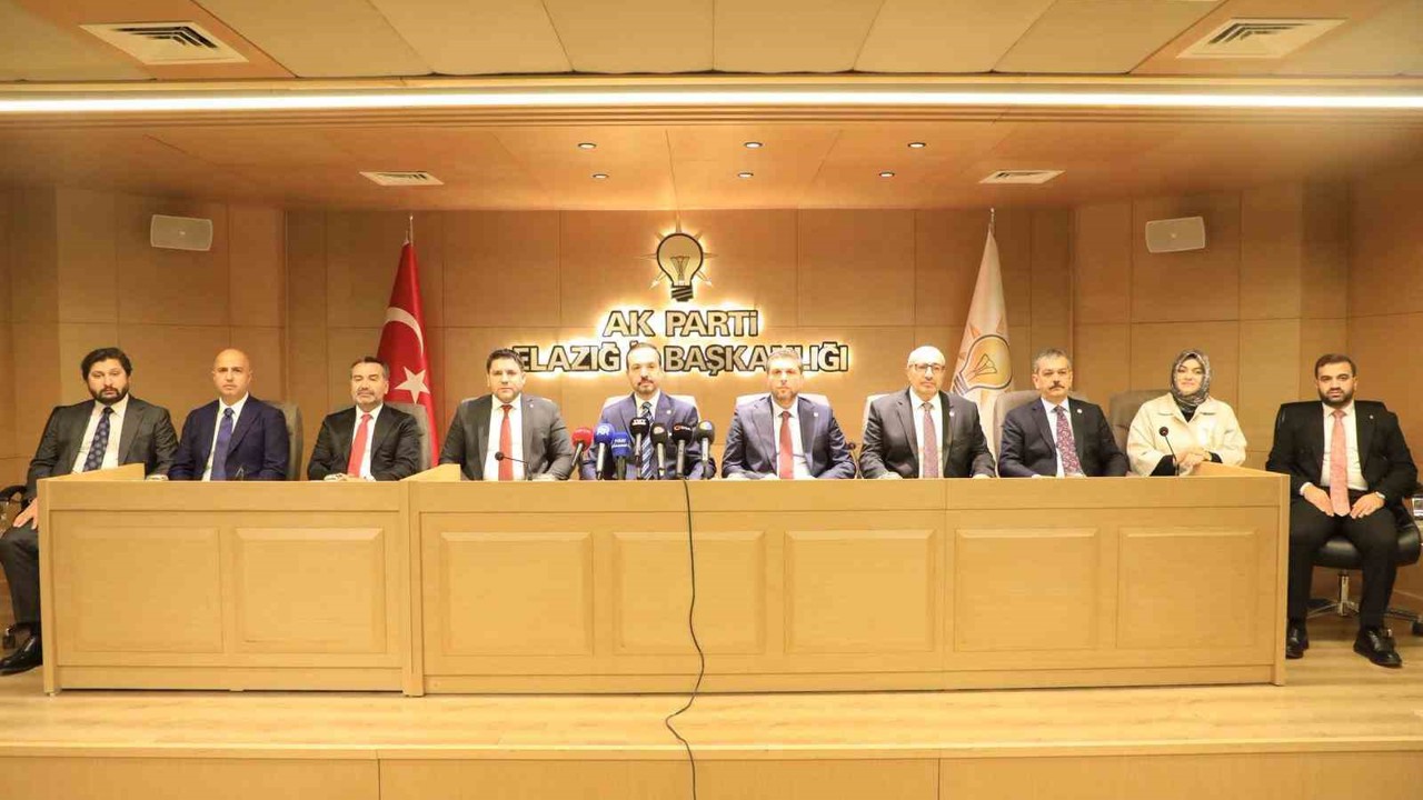 Kürşad Zorlu’dan Özgür Özel’e tepki: "Atatürk’ün milliyetçiliği Türkiye’yi şikayet etmek değil, yüceltmektir"
