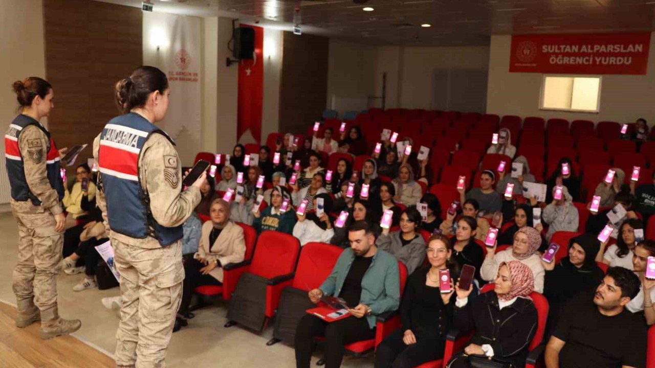 Muş’ta 160 üniversite öğrencisine KADES uygulaması anlatıldı
