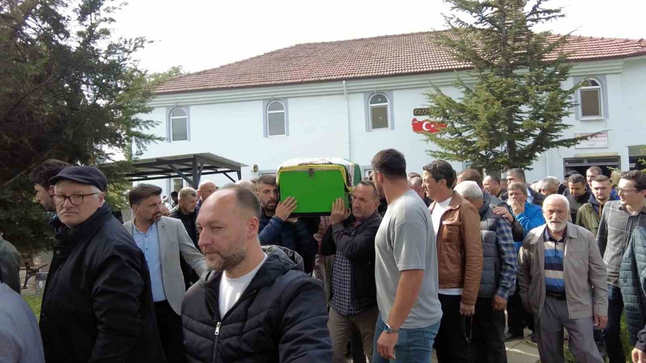 Kazada hayatını kaybeden genç kadın gözyaşları içinde toprağa verildi
