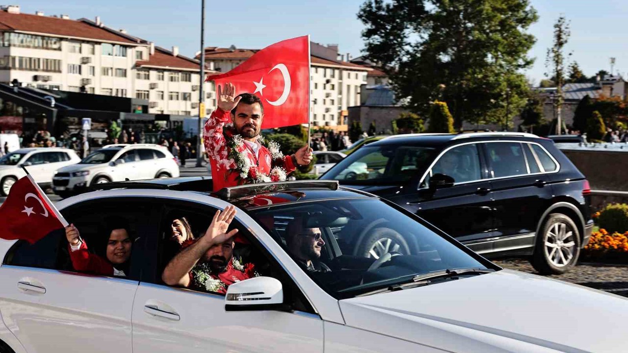 Para Halter dünya şampiyonuna konvoylu karşılama
