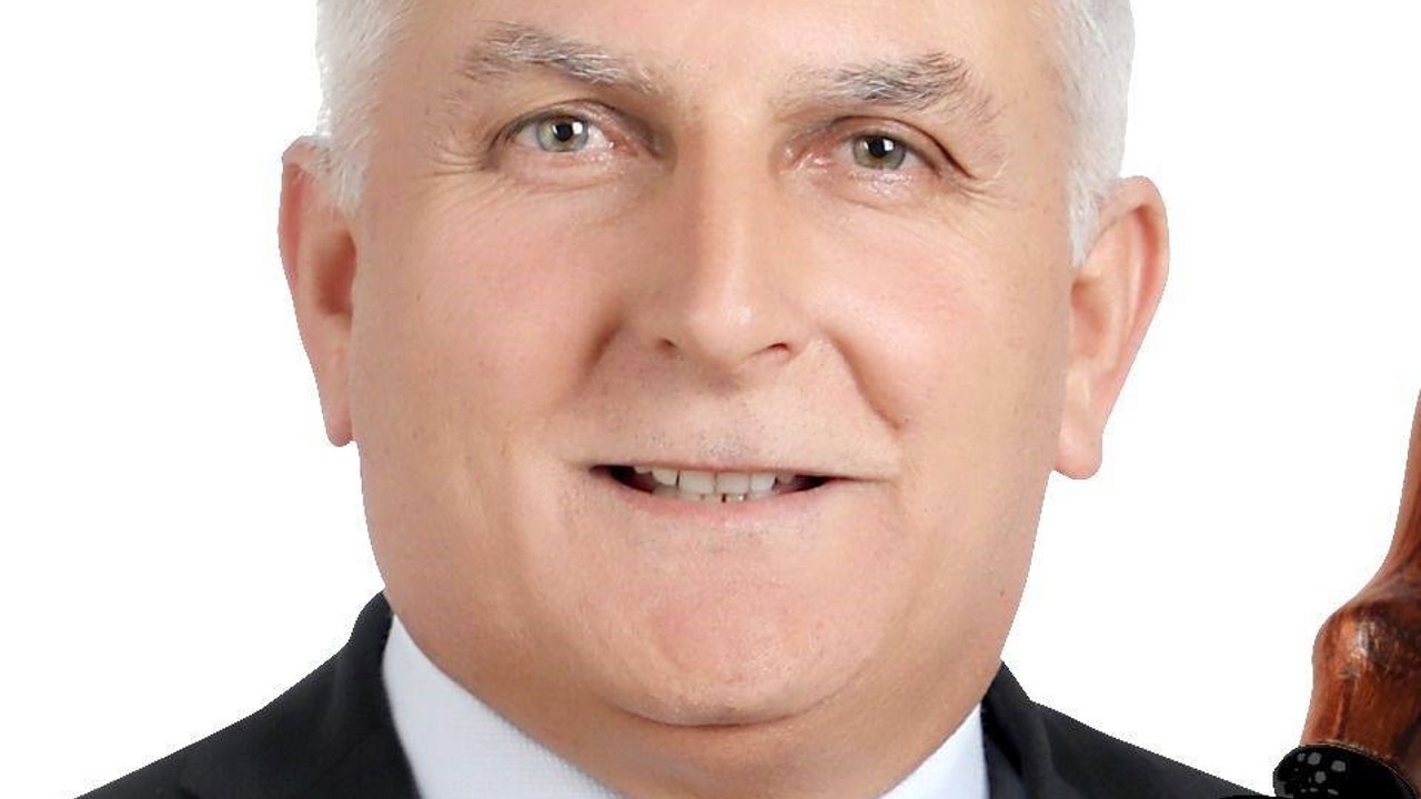 KKTC Cumhurbaşkanı adayı Gürlek, seçime 1 gün kala adaylıktan çekildiğini duyurdu
