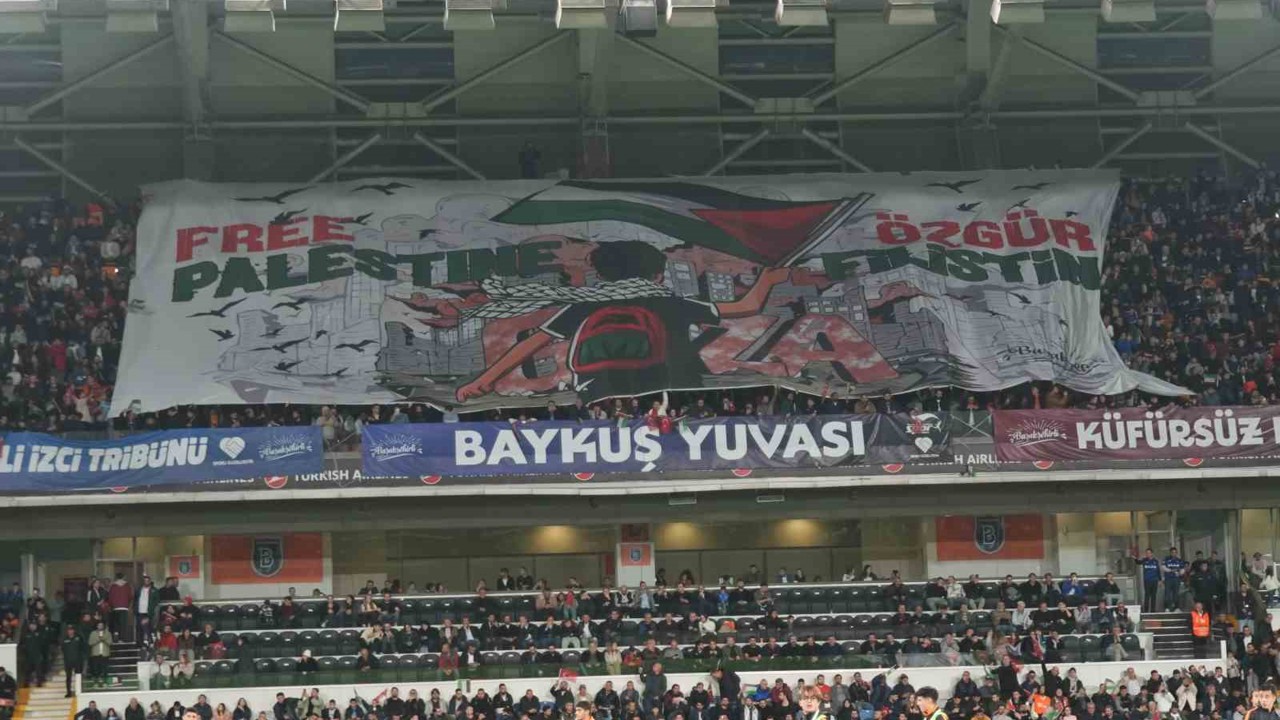Başakşehir taraftarından Filistin’e destek
