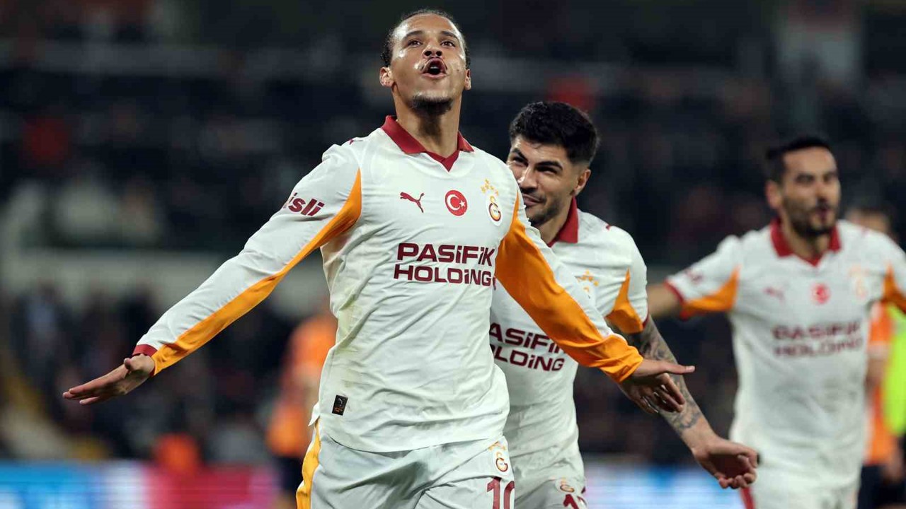 Trendyol Süper Lig: RAMS Başakşehir: 0 - Galatasaray: 1 (İlk yarı)

