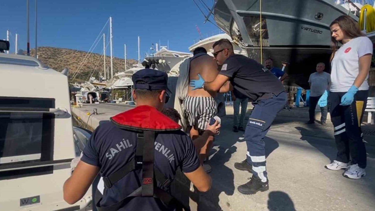 Bodrum’da gezi teknesinde yaralanan vatandaşa tıbbi tahliye
