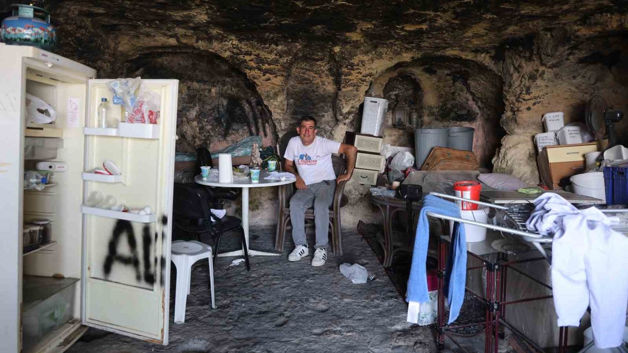 Depremden sonra huzuru mağarada bulmuştu, şimdi çok sevdiği mağarasını boşaltacak olmanın hüznünü yaşıyor
