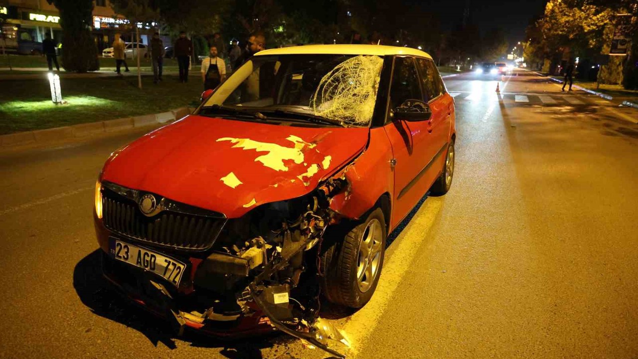 Elazığ’da otomobilin çarptığı yayalardan biri hayatını kaybetti
