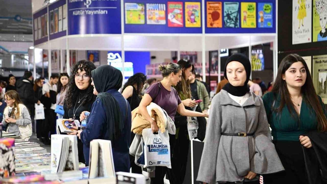 Balıkesir Kitap Fuarı’nı ilk iki günde 35 bin kişi ziyaret etti
