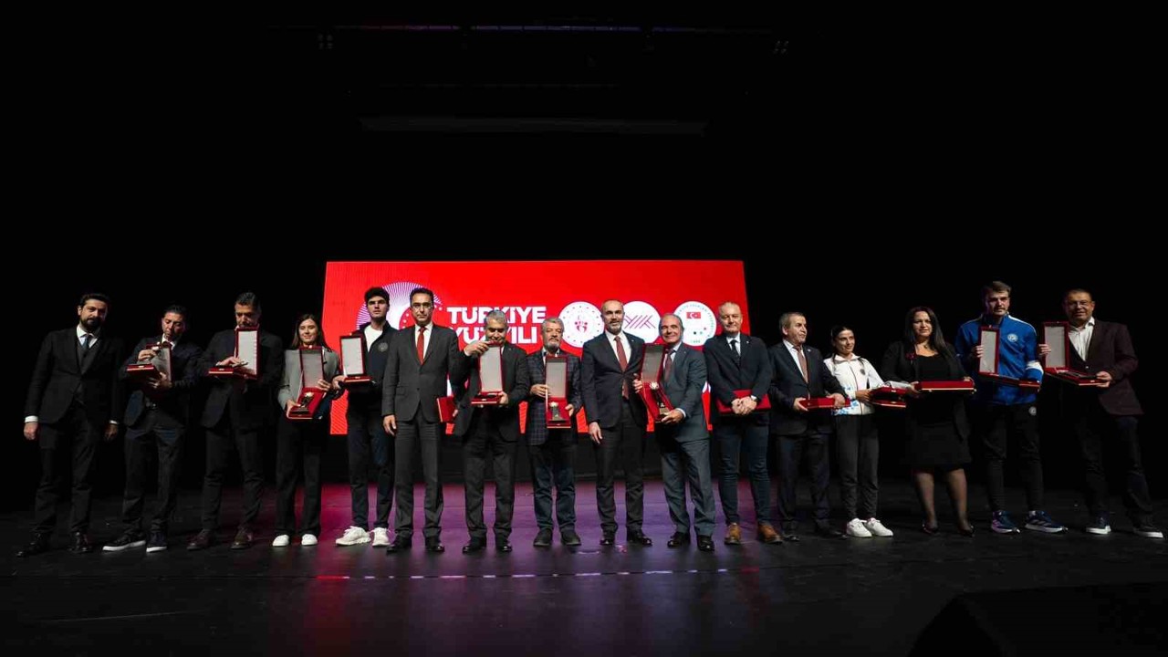 Anadolu Üniversitesi TÜSF tarafından ödüle layık görüldü
