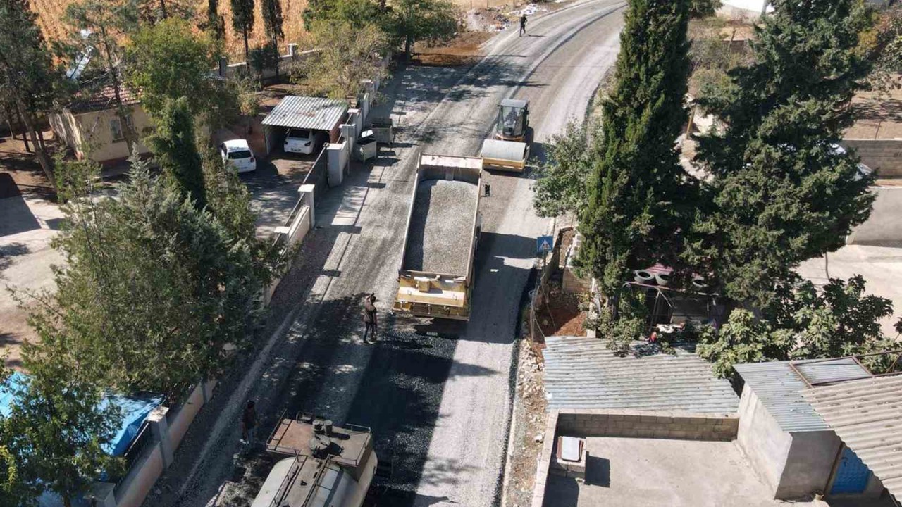 Araban’da 12 kilometrelik kırsal mahalle grup yolunda asfalt çalışmaları tamamlandı
