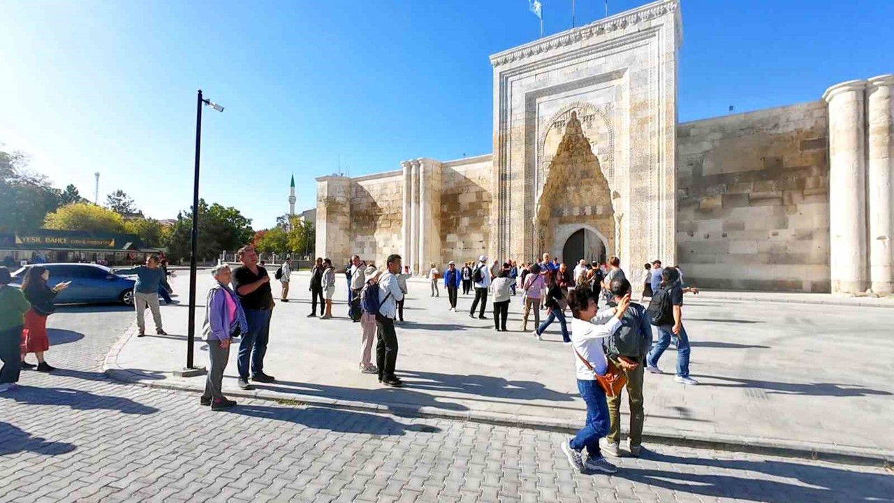 Sultanhanı Kervansarayı yerli ve yabancı turistlerin ilgi odağı

