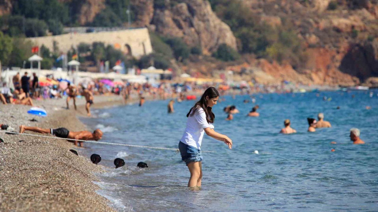 Türkiye kışı yaşarken, Antalya’da yazdan kalma günler devam ediyor
