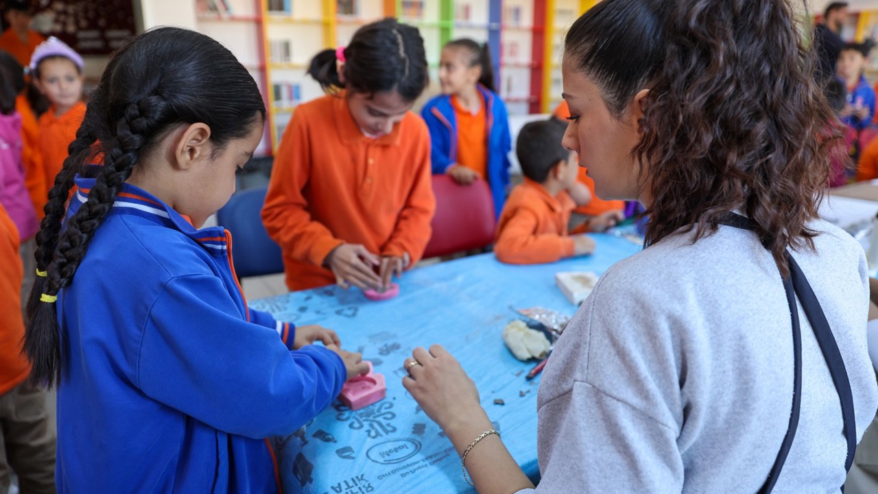 Selçuklu Sanat ve Tasarım Atölyesi’nden dış mahallelerdeki öğrencilere sanat etkinliği
