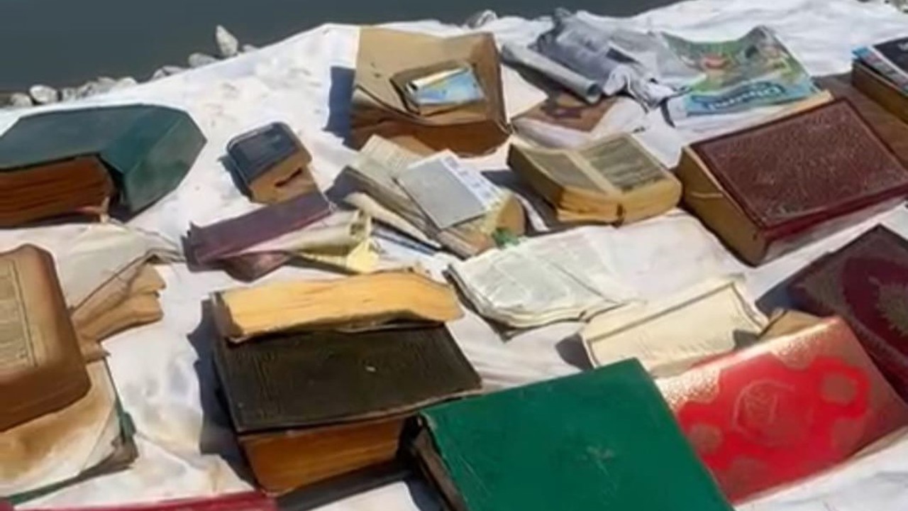 Batman Çayı kenarında çuval içinde çok sayıda dini kitap bulundu
