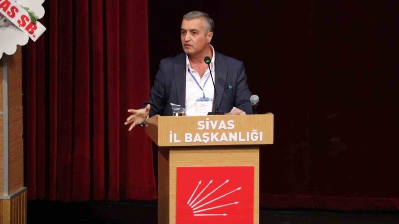 Sivas CHP İl Kongresi’nde "etek" krizi
