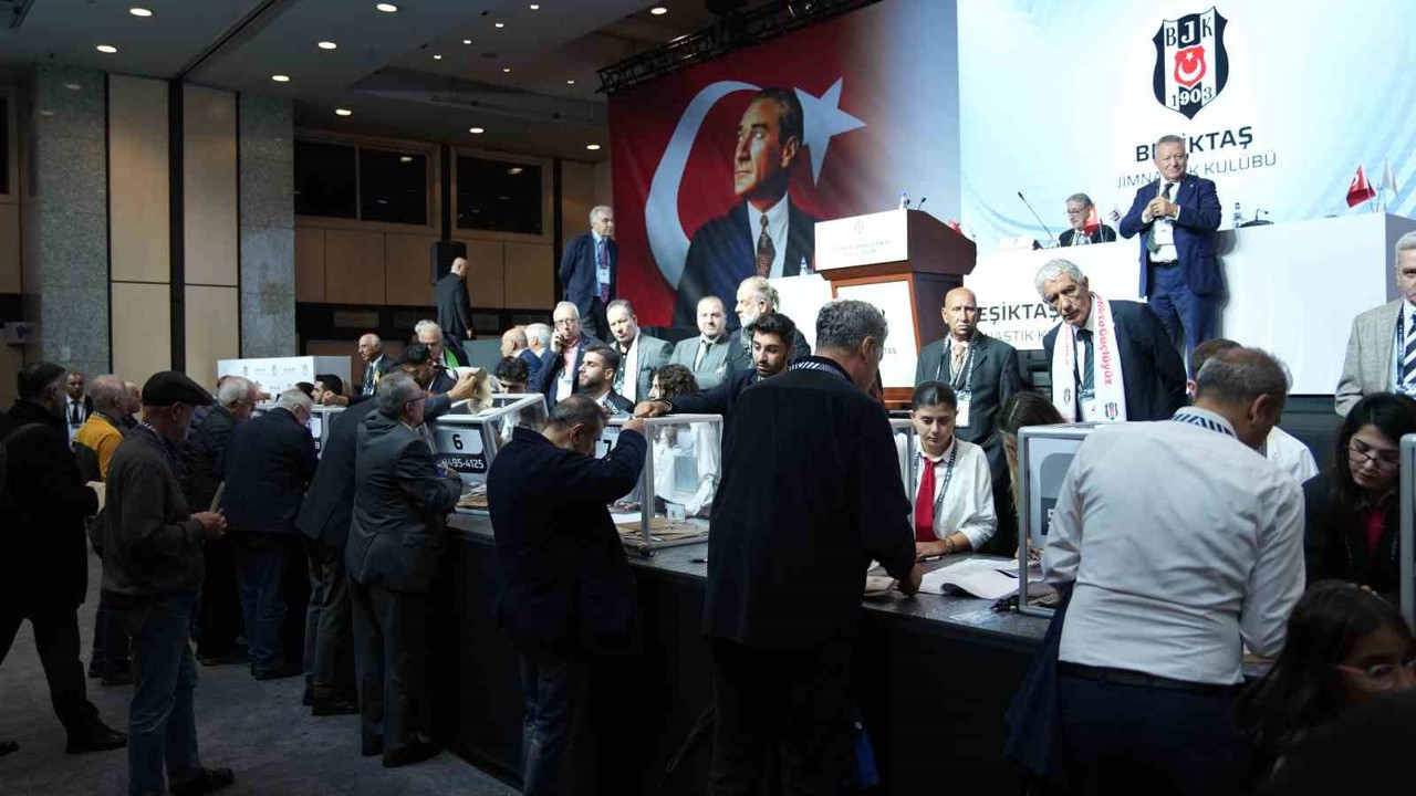 Beşiktaş’ta divan başkanı adayları oylarını kullandı
