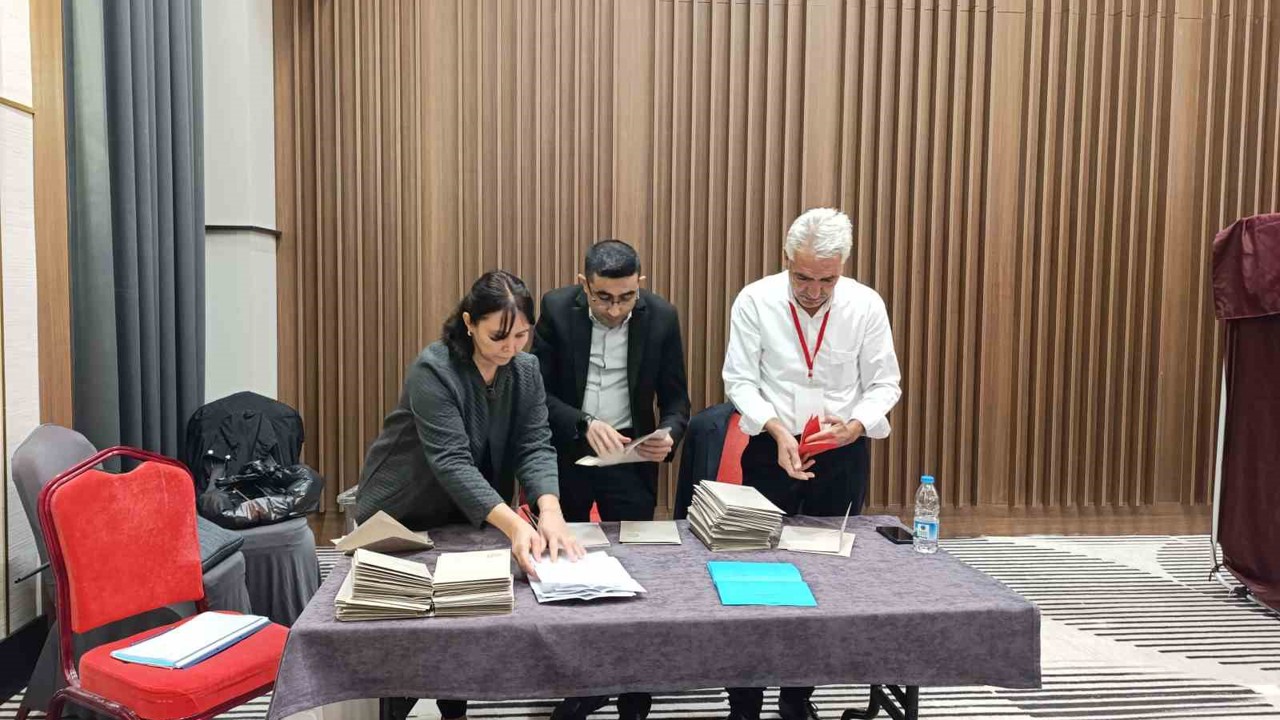 CHP’nin Afyonkarahisar İl Başkanı Hasan Karadeniz oldu
