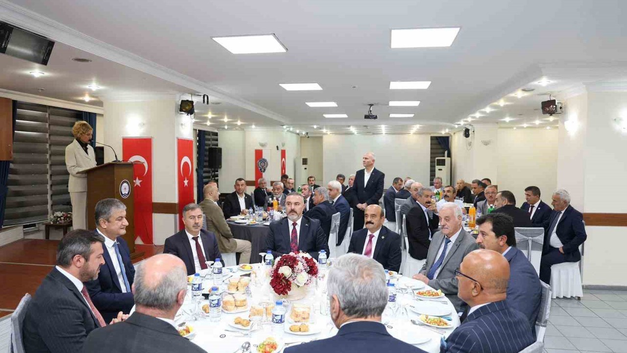 Vali Yavuz muhtarlarla bir araya geldi
