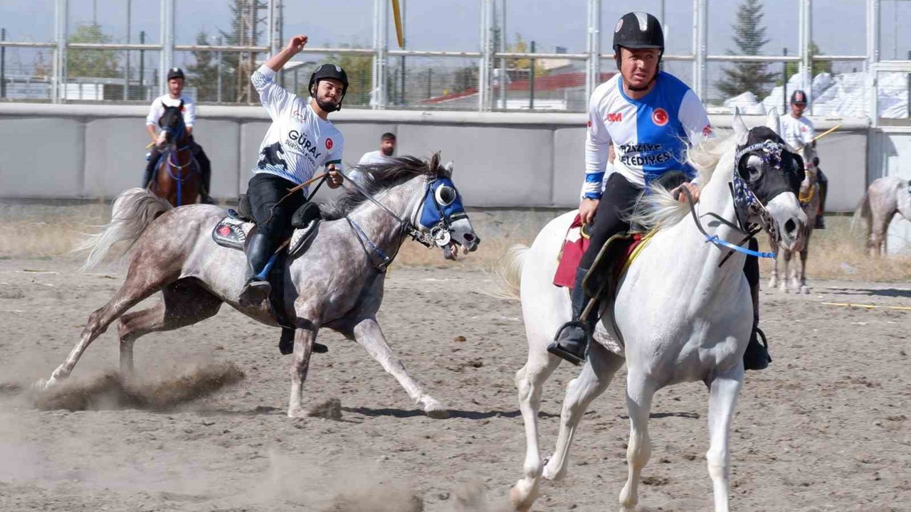 Erzurum’da cirit heyecanı sürüyor
