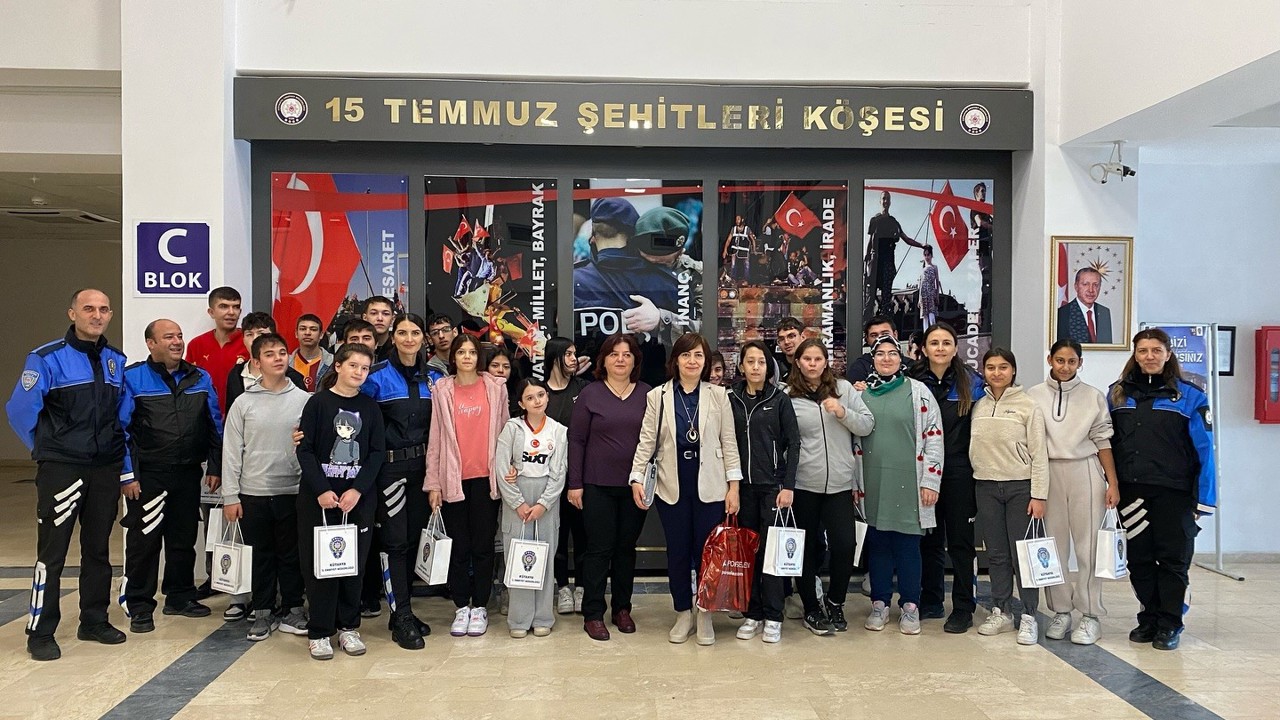 Özel kalplerden Kütahya İl Emniyet Müdürlüğü’ne anlamlı ziyaret
