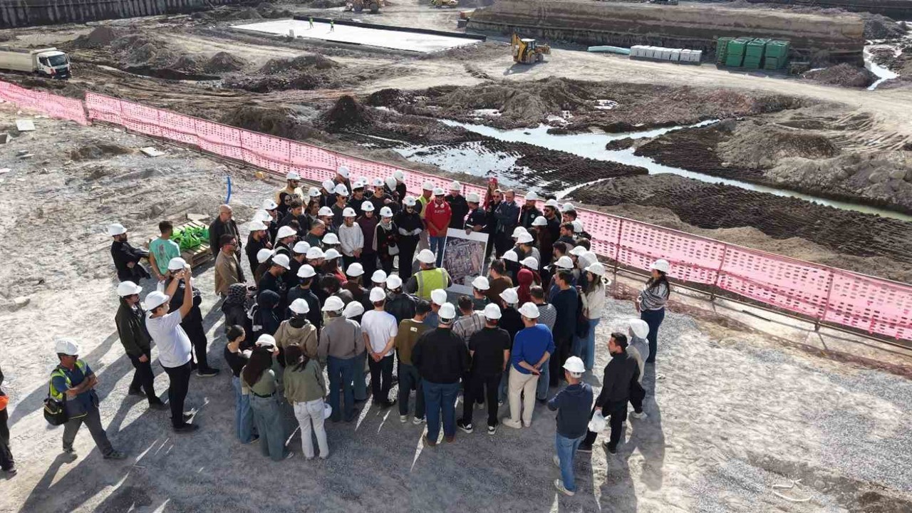 Büyükşehir, şantiyelerinin kapılarını üniversite öğrencilere açarak eğitime katkı sundu
