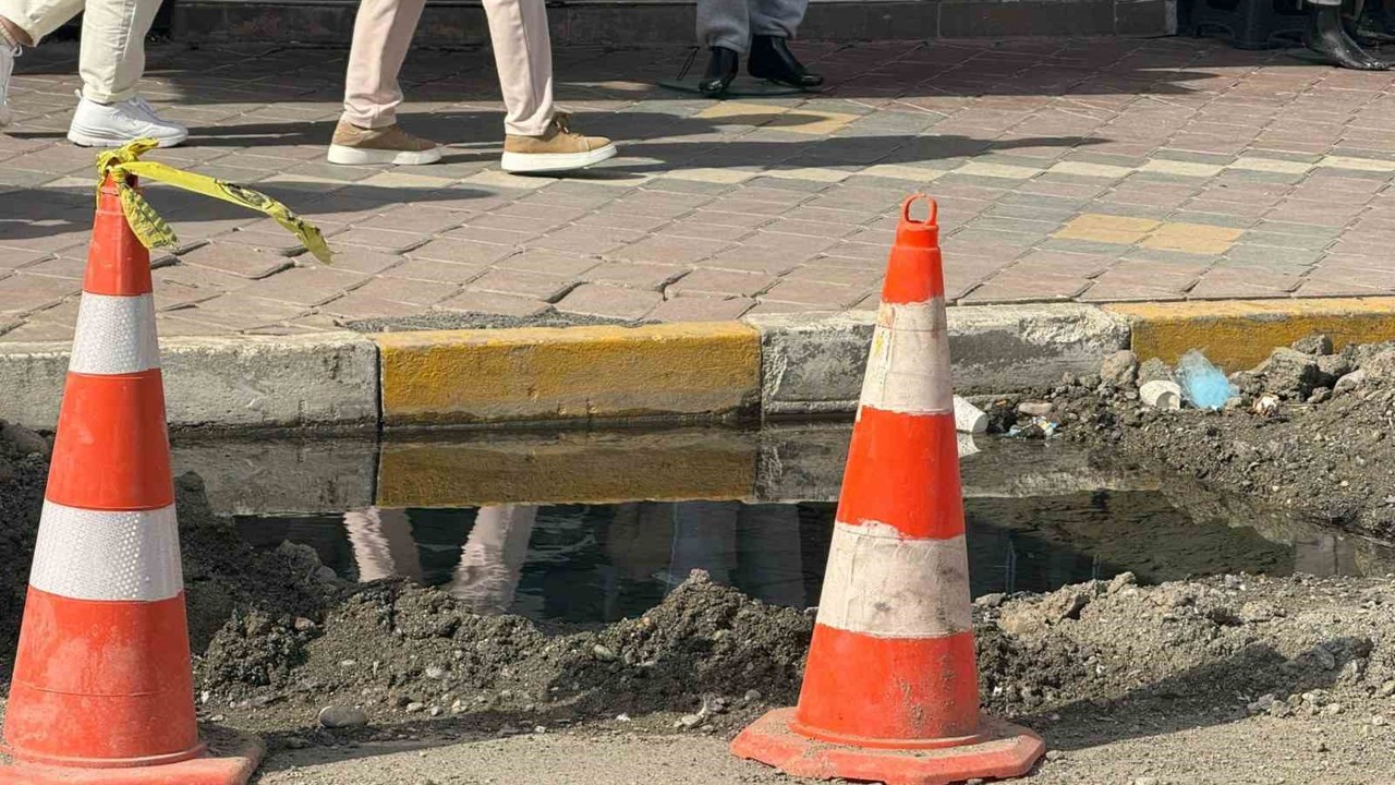 Iğdır’da su patlağı bir aydır boşa akıyor: Vatandaş tepkili
