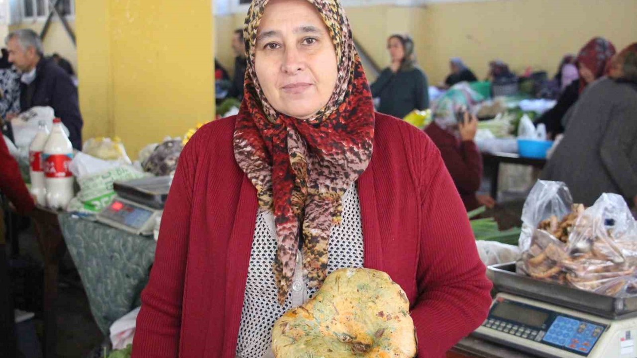 Vatandaş ormandan kova kova topladı, pazarda kilosunu 400 liraya sattı
