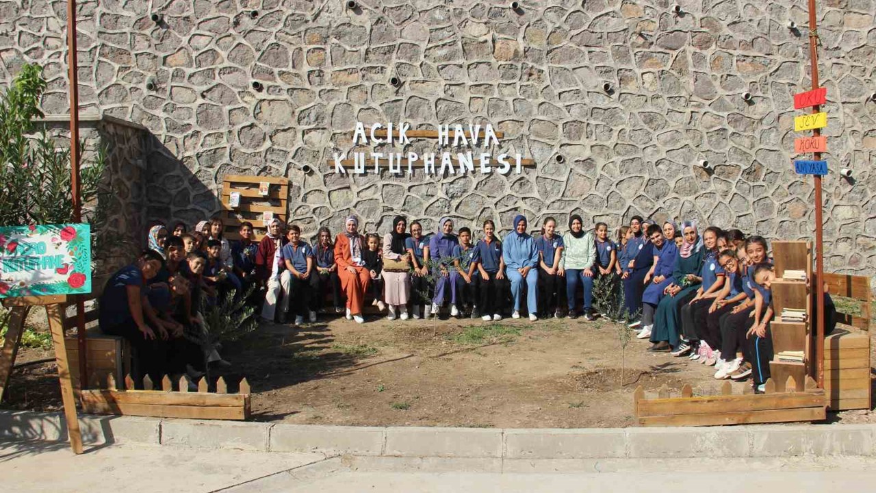 Manisa’da eğitim doğayla bütünleşti: Telefon yerine kitap, ekran yerine doğa
