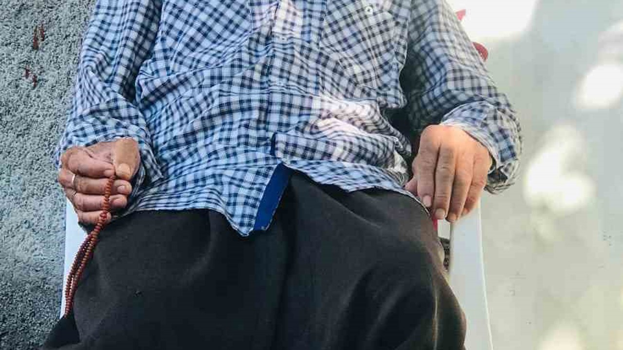 Kayıp yaşlı adamın cesedi bahçede çamurun içinde bulundu
