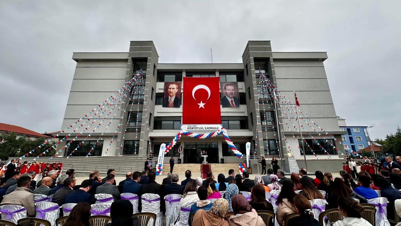 Sarıgöl’deki okulların resmi açılışı yapıldı
