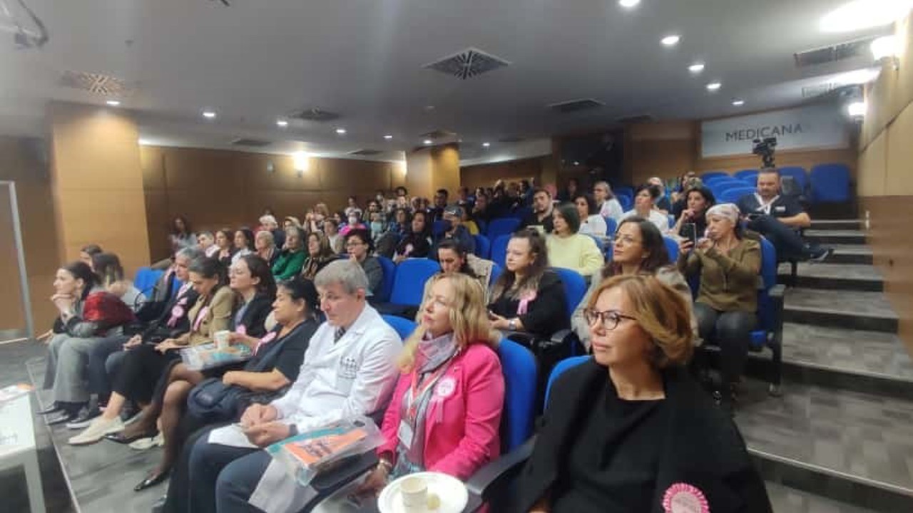 Medikal Onkolog Doç. Dr. Sarıcı: "Türkiye’de 40 milyon kadın olduğunu kabul ettiğimizde 5 milyon meme kanseri vakası bizi bekliyor"
