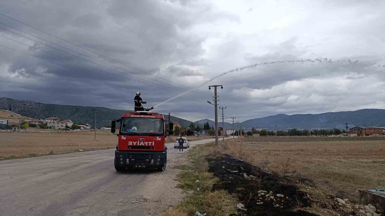 Bucak’ta arazi yangını
