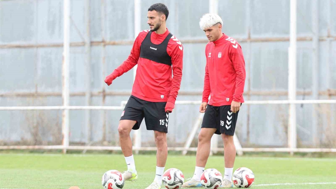 Sivasspor, teknik direktörsüz çalıştı
