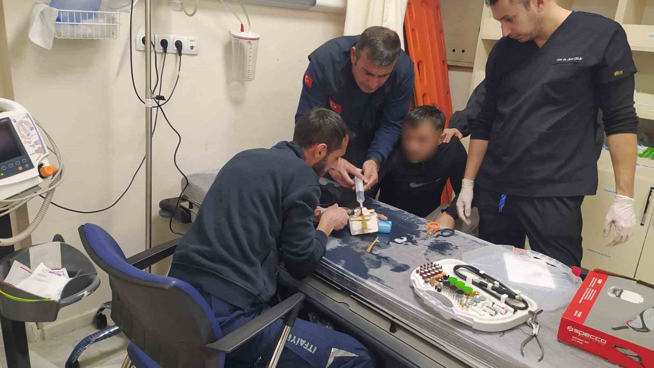 Parmağına sıkışan yüzüğü itfaiye çıkardı
