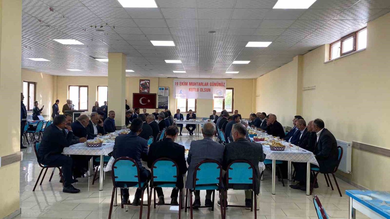 Arpaçay Kaymakamı Akköz muhtarlarla buluştu
